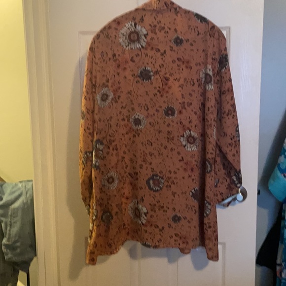 Ladies blouse sunflower print - Picture 4 of 4